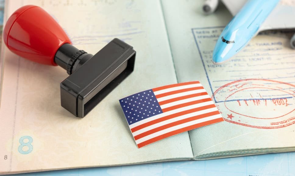 Premium Processing nedir, kimler faydalanabilir, güncel ücret ve süreler nelerdir? USCIS hızlandırılmış değerlendirme sistemine dair en kapsamlı rehber.